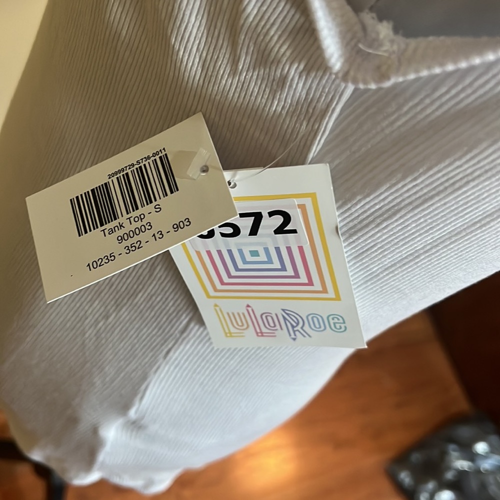 LulaRoe Tank White small fits 6-8 - Picture 4 of 4